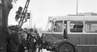 Wypadek autobusu Bukowska - Grochowska 10.04.1975 Foto: Stanisław Wiktor / Cyryl